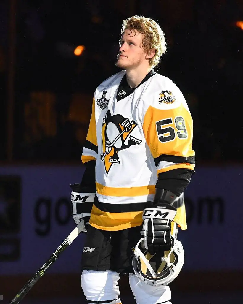 Guentzel during the National Anthen in Game 3 of the Stanley Cup Final in 2017, who scored most empty net goals in the 2022-23 season.