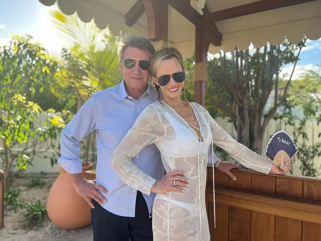 Gretzky and his wife Janet wearing matching goggles in St. Barths trip.